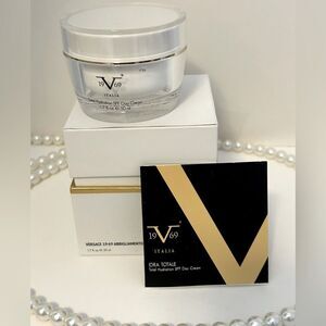 Versace Total Hydration Facial Peel 1.7oz. Genuine Authentic New in Box